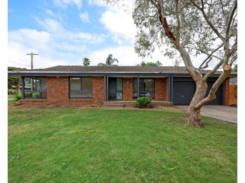 18 Thornley Close, Ferntree Gully VIC 3156