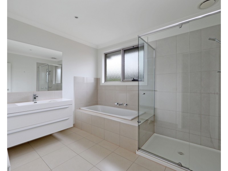 2/5 O’Connor Road, Knoxfield VIC 3180