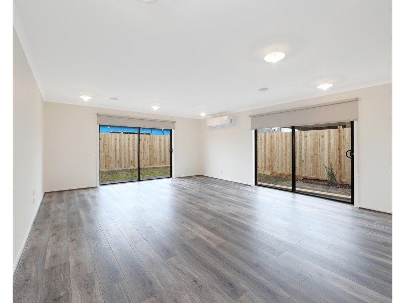 27 Beatrix Circuit, Officer VIC 3809