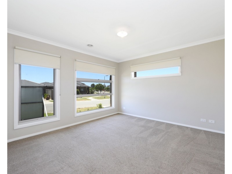 1 Fellowship Street, Clyde North VIC 3978