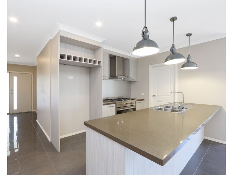 1 Fellowship Street, Clyde North VIC 3978