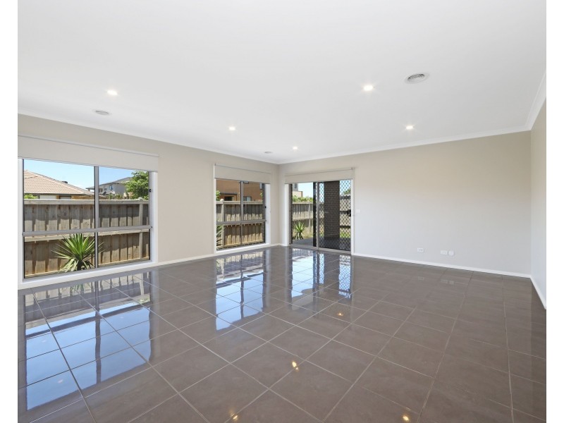 1 Fellowship Street, Clyde North VIC 3978