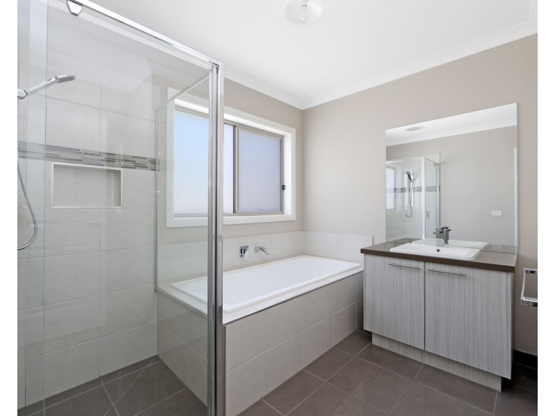 1 Fellowship Street, Clyde North VIC 3978