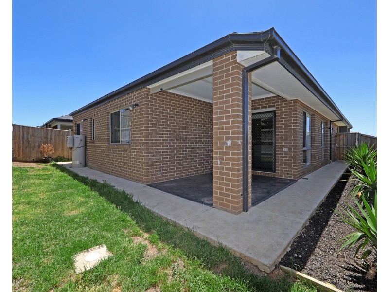 1 Fellowship Street, Clyde North VIC 3978