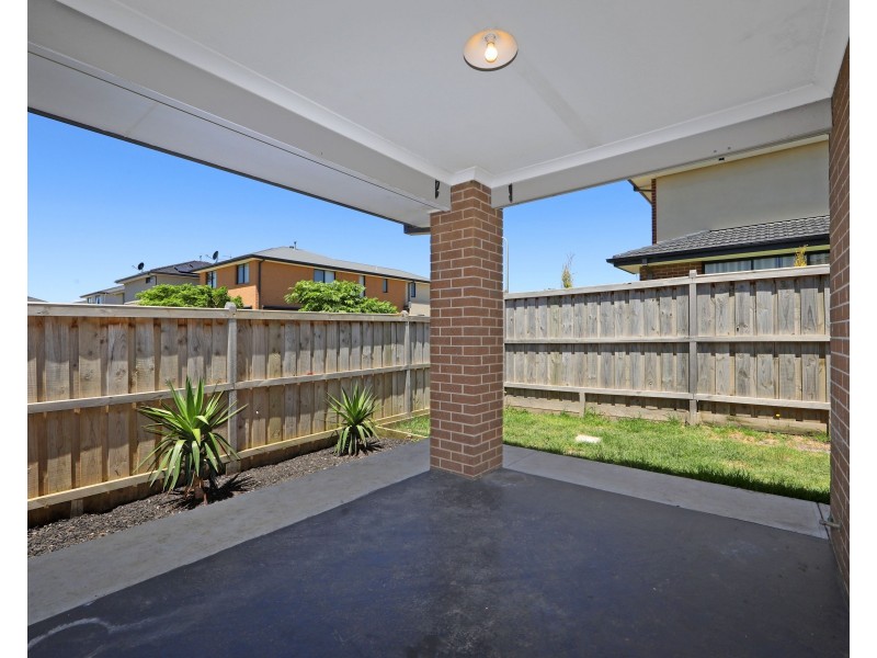 1 Fellowship Street, Clyde North VIC 3978