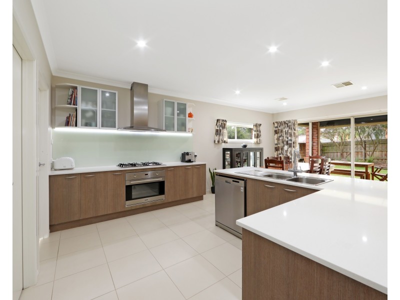 15 Riparian Way, Ferntree Gully VIC 3156