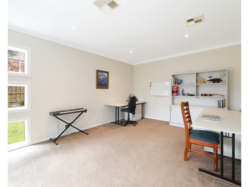 15 Riparian Way, Ferntree Gully VIC 3156