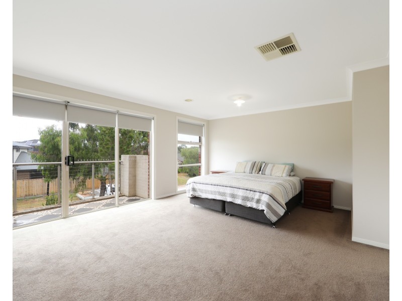 15 Riparian Way, Ferntree Gully VIC 3156