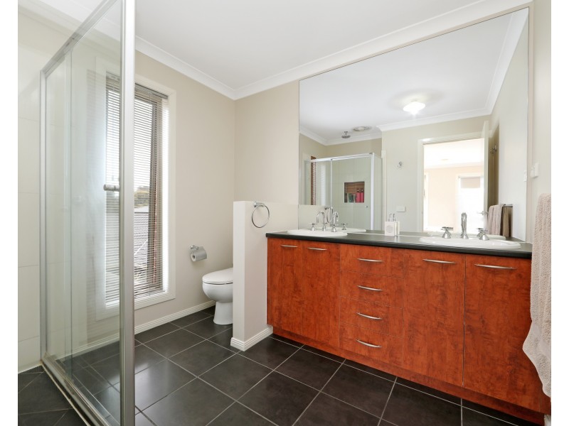 15 Riparian Way, Ferntree Gully VIC 3156