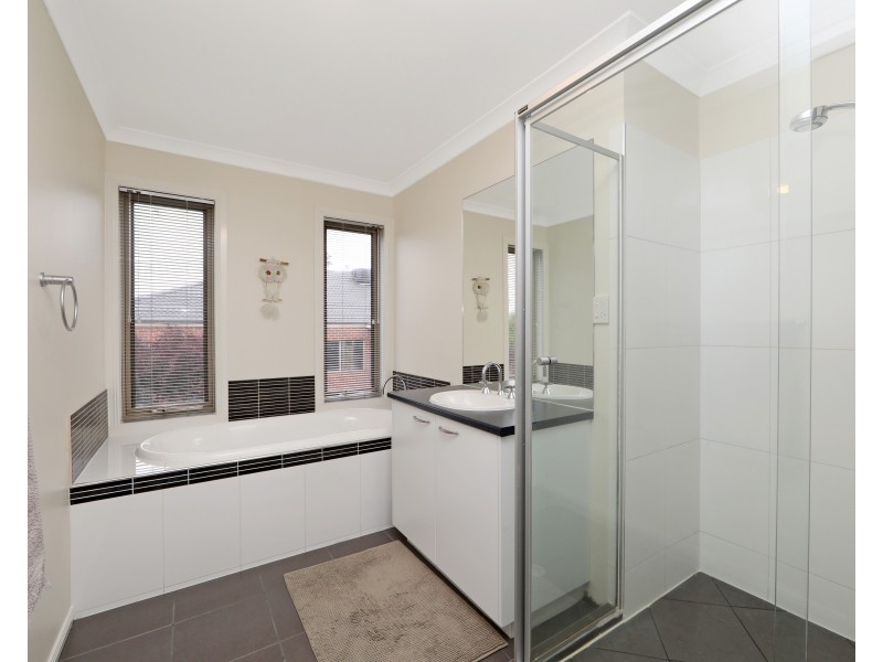 15 Riparian Way, Ferntree Gully VIC 3156