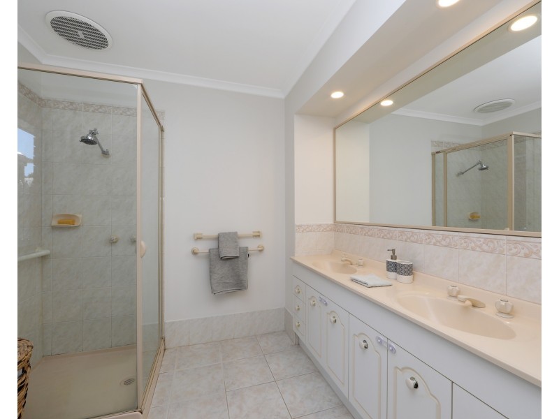 4 Rosebank Court, Rowville VIC 3178