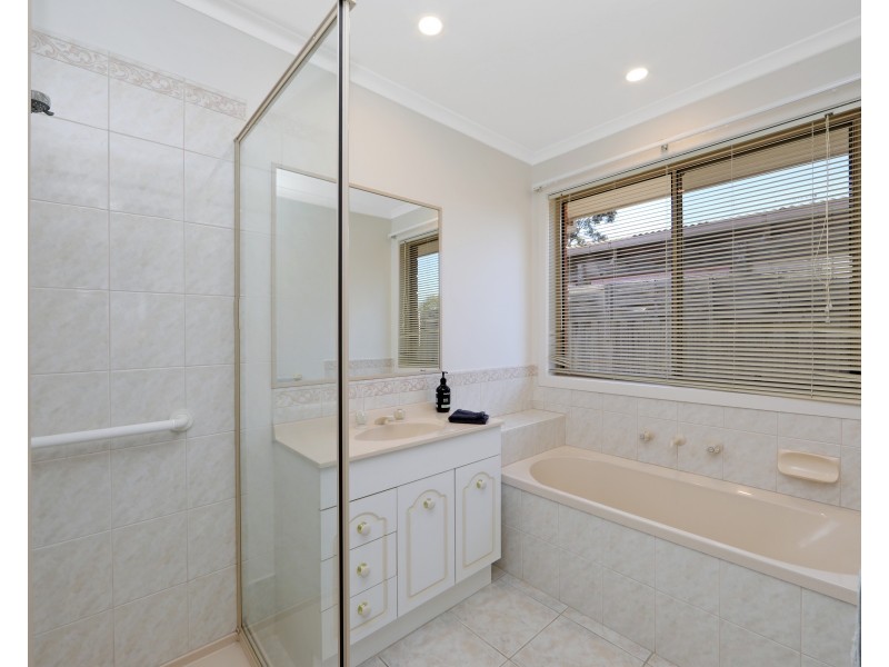 4 Rosebank Court, Rowville VIC 3178