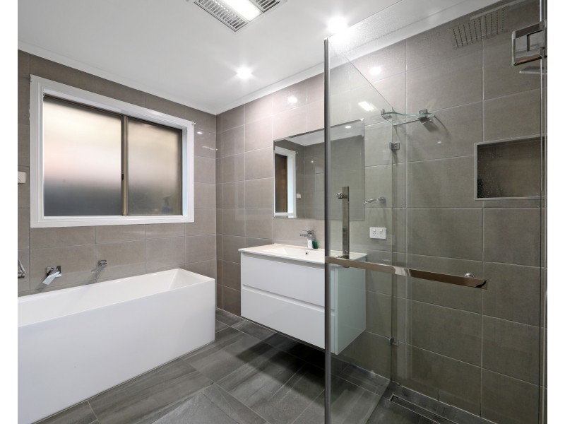 32 Delfin Court, Rowville VIC 3178