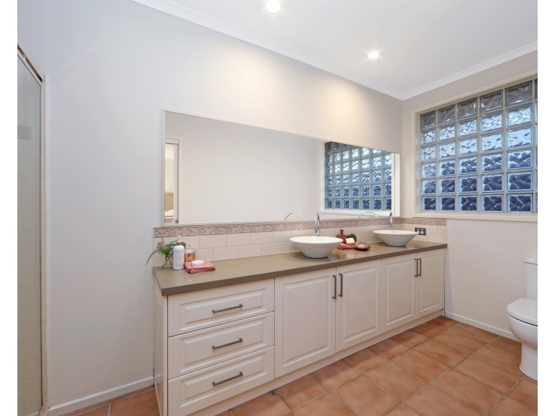 2 Jenna Court, Rowville VIC 3178