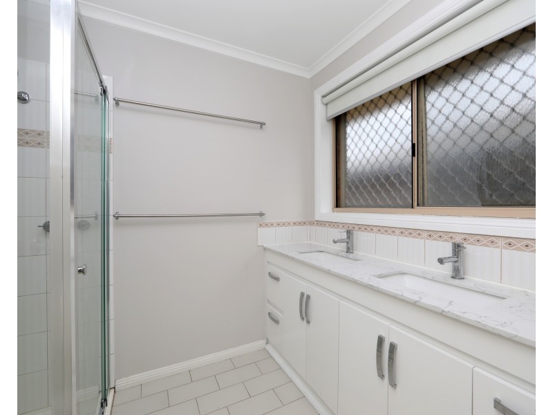 31 Woodside Drive, Rowville VIC 3178