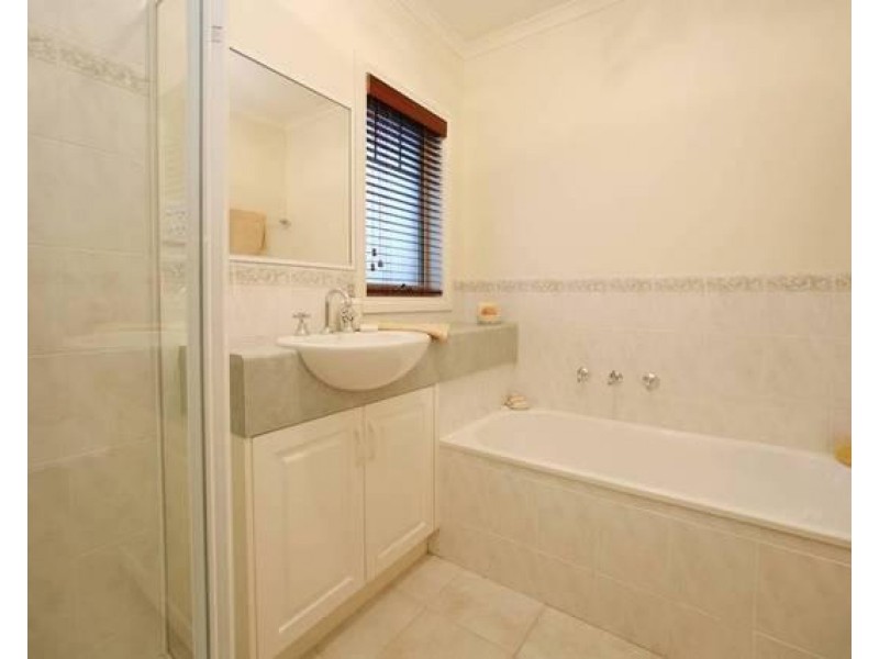 2/14 Yvette Drive, Rowville VIC 3178