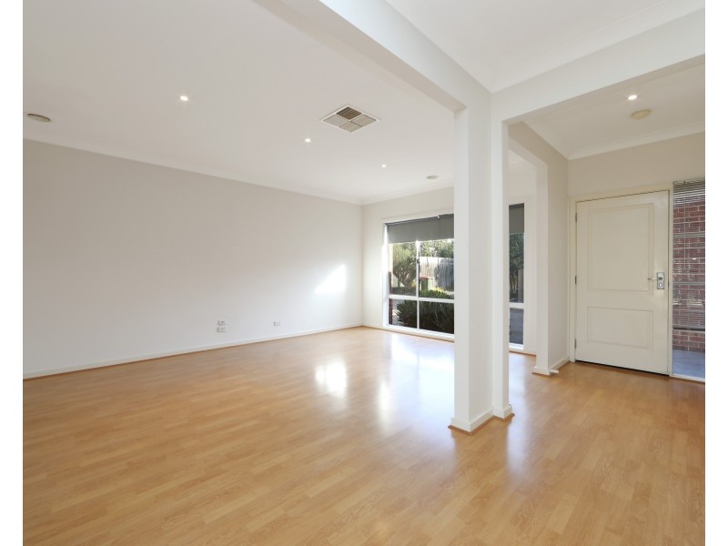 2/28 Burchall Crescent, Rowville VIC 3178