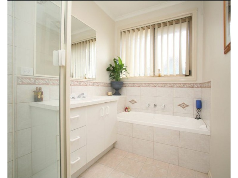 2/152 Dandelion Drive, Rowville VIC 3178