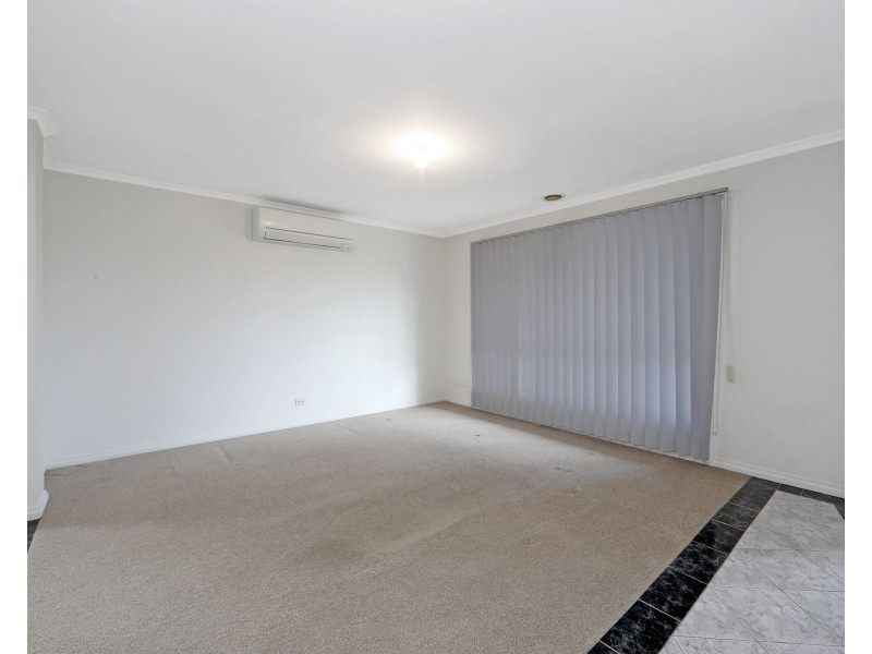 10 Lakeside Boulevard, Rowville VIC 3178