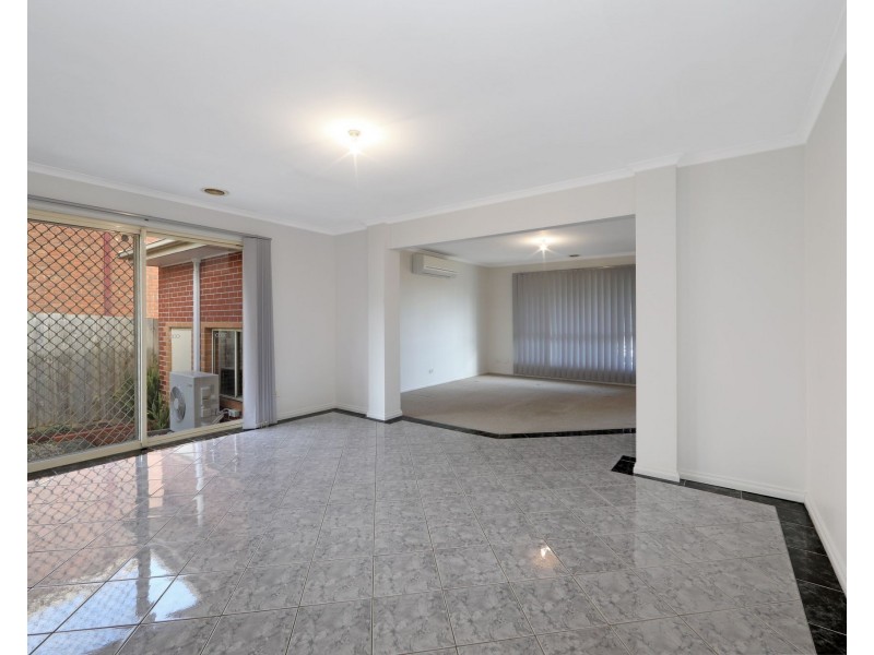 10 Lakeside Boulevard, Rowville VIC 3178