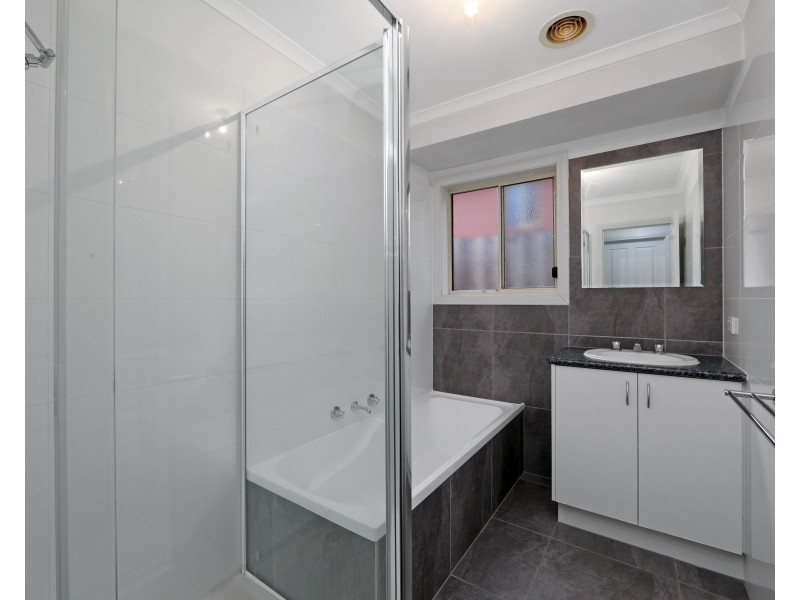 10 Lakeside Boulevard, Rowville VIC 3178
