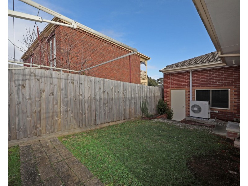 10 Lakeside Boulevard, Rowville VIC 3178