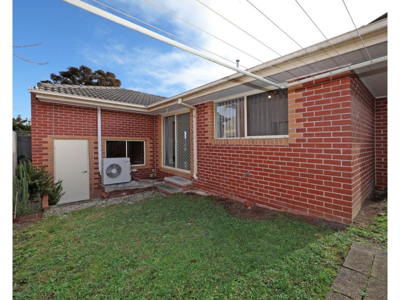 10 Lakeside Boulevard, Rowville VIC 3178