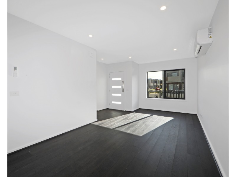 2 Egret Walk, Rowville VIC 3178