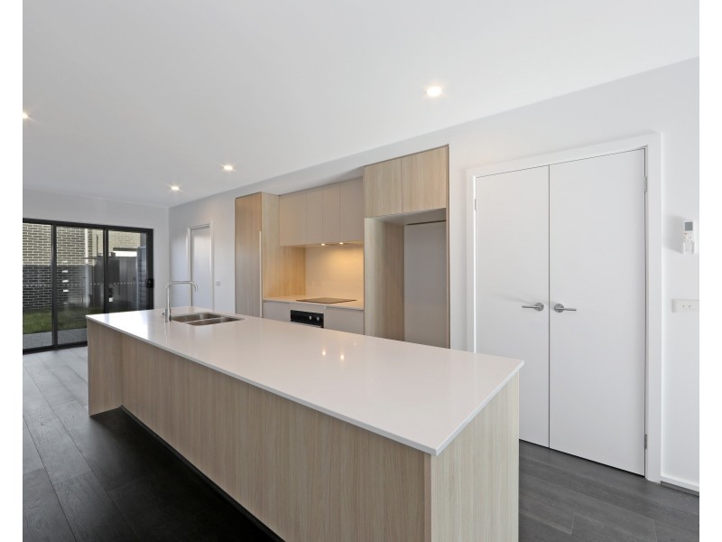 2 Egret Walk, Rowville VIC 3178