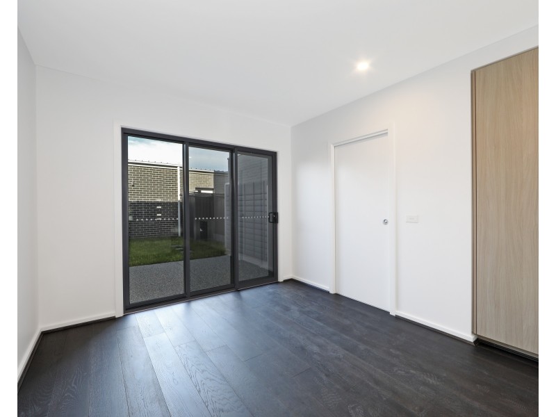2 Egret Walk, Rowville VIC 3178