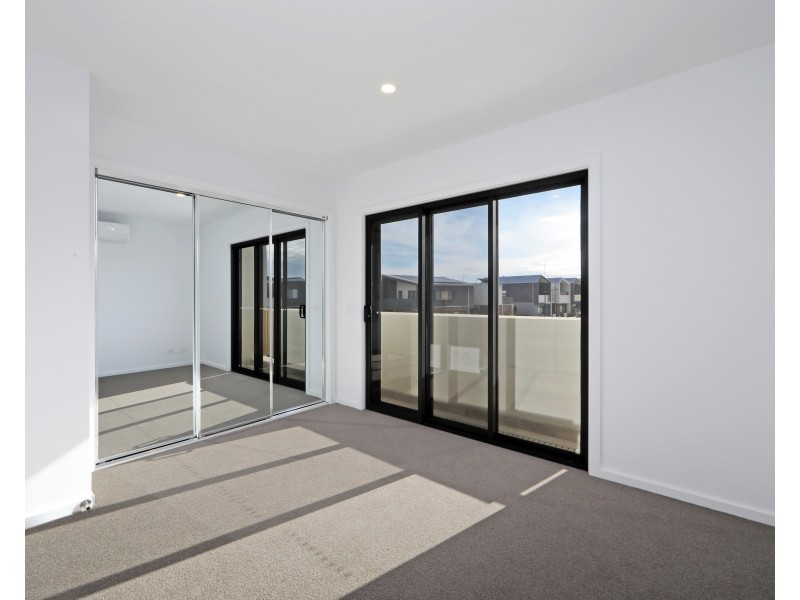 2 Egret Walk, Rowville VIC 3178