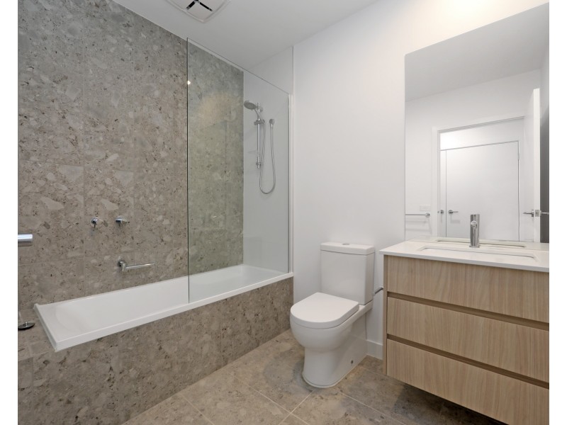 2 Egret Walk, Rowville VIC 3178