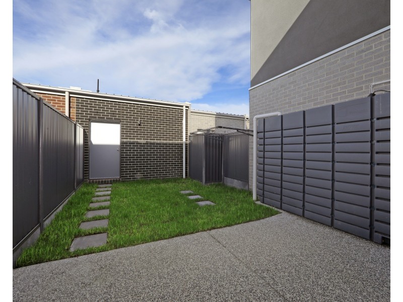 2 Egret Walk, Rowville VIC 3178