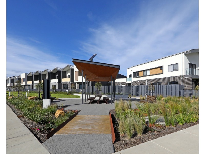 2 Egret Walk, Rowville VIC 3178