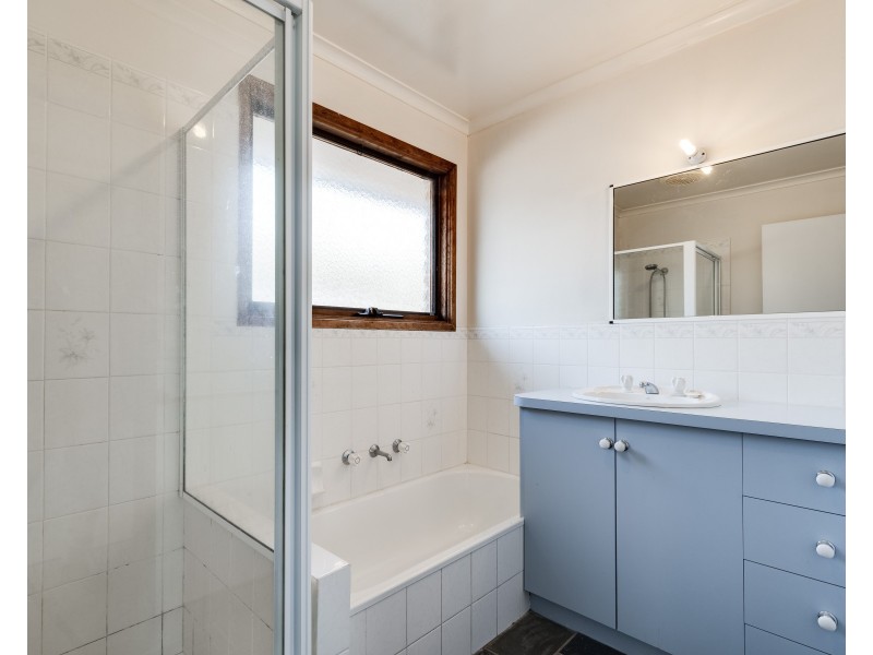 1 Leah Court, Rowville VIC 3178