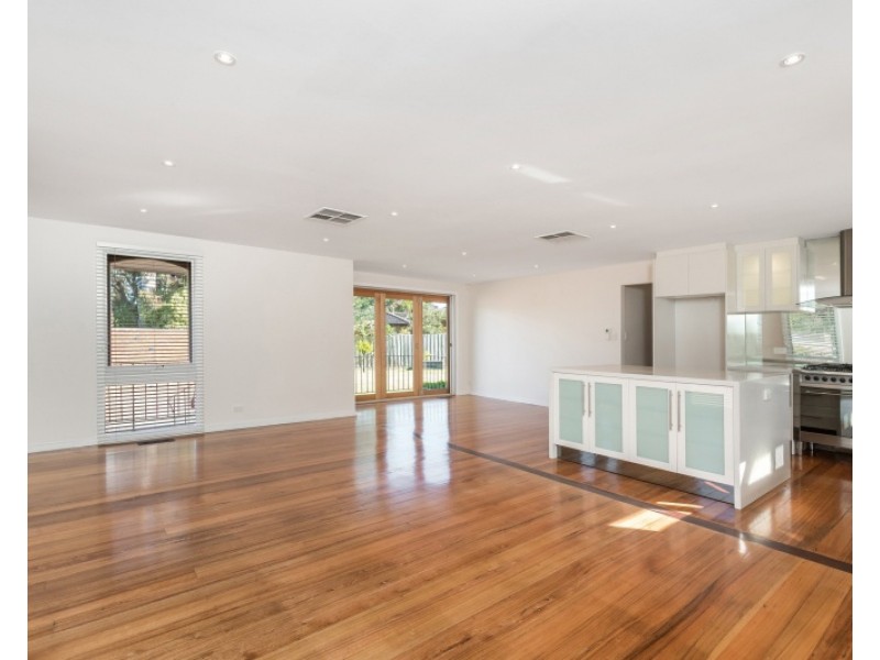 4 Oakbank Court, Wheelers Hill VIC 3150