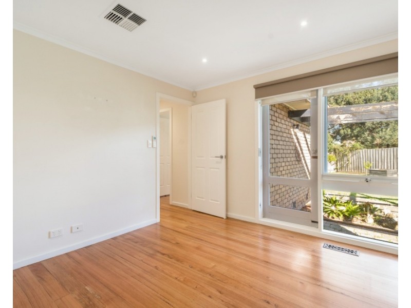 4 Oakbank Court, Wheelers Hill VIC 3150