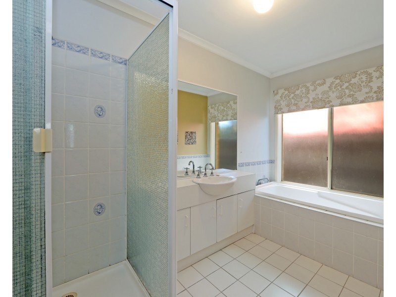 96 Waradgery Drive, Rowville VIC 3178