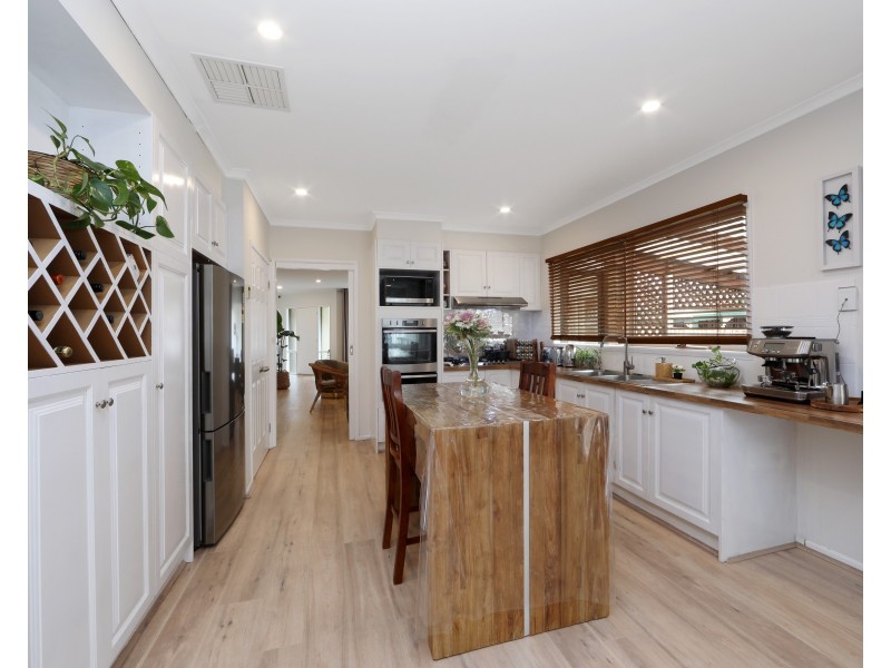 382 Dandelion Drive, Rowville VIC 3178