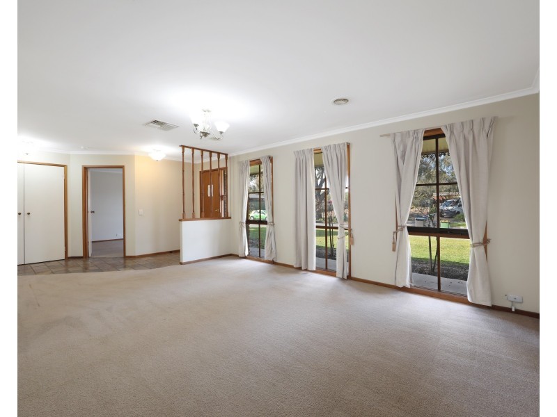 11 Willow Avenue, Rowville VIC 3178