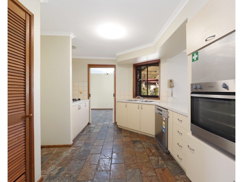 11 Willow Avenue, Rowville VIC 3178