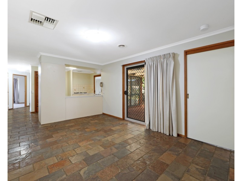 11 Willow Avenue, Rowville VIC 3178