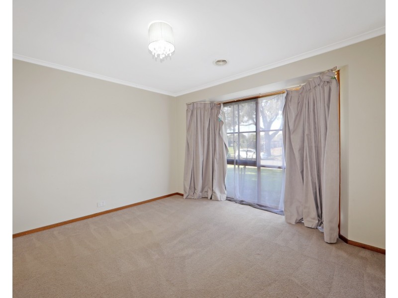 11 Willow Avenue, Rowville VIC 3178