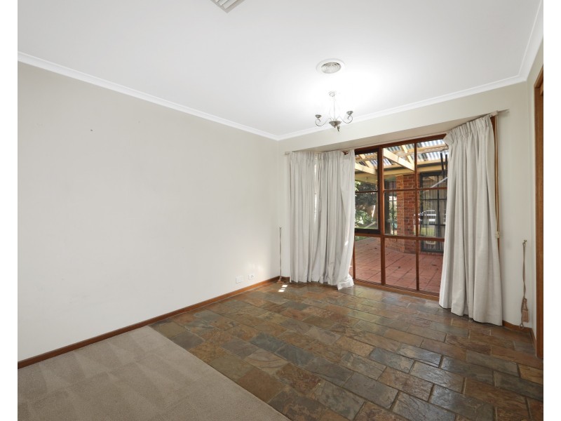 11 Willow Avenue, Rowville VIC 3178