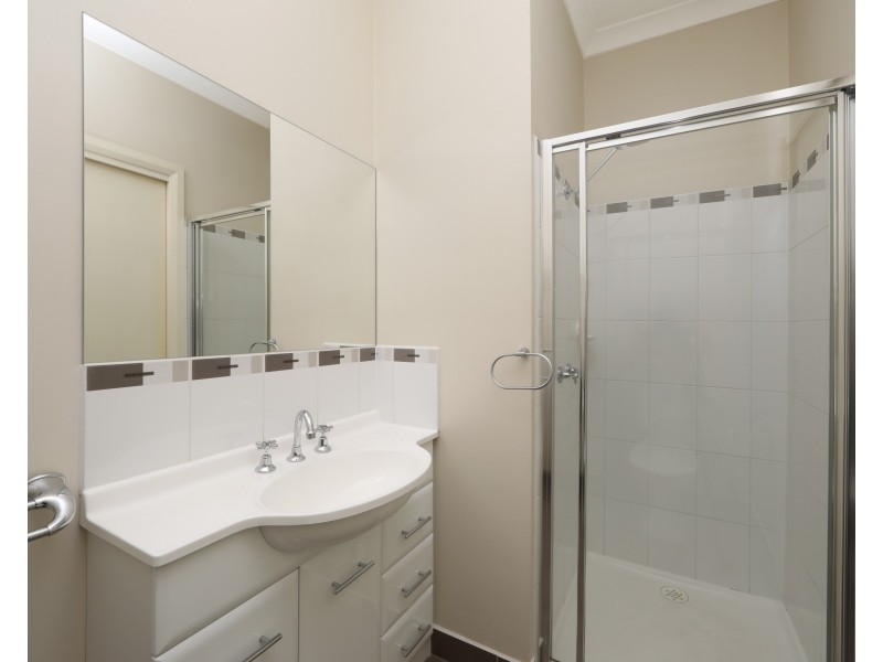 2/61 David Street North, Knoxfield VIC 3180