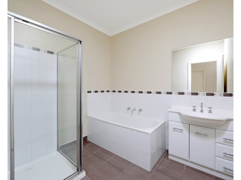 2/61 David Street North, Knoxfield VIC 3180