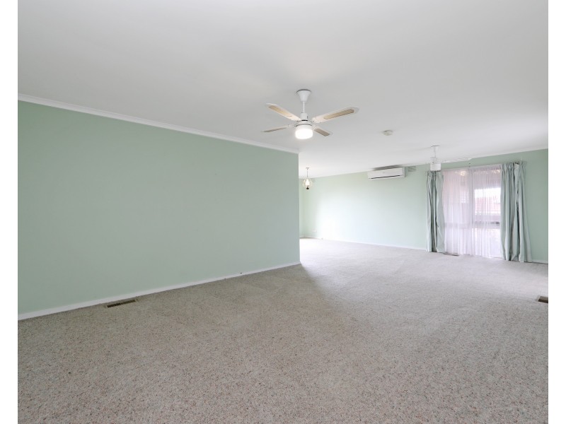 7 Goldsmith  Close, Endeavour Hills VIC 3802