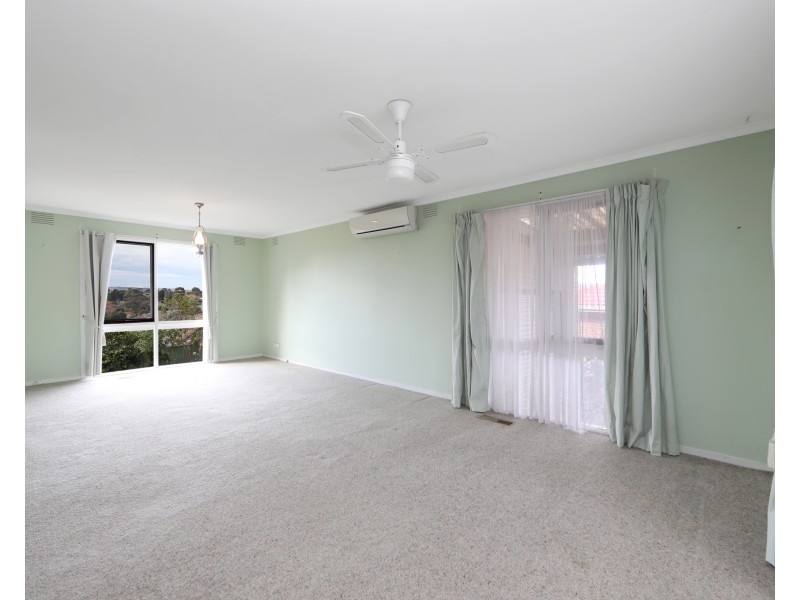 7 Goldsmith  Close, Endeavour Hills VIC 3802