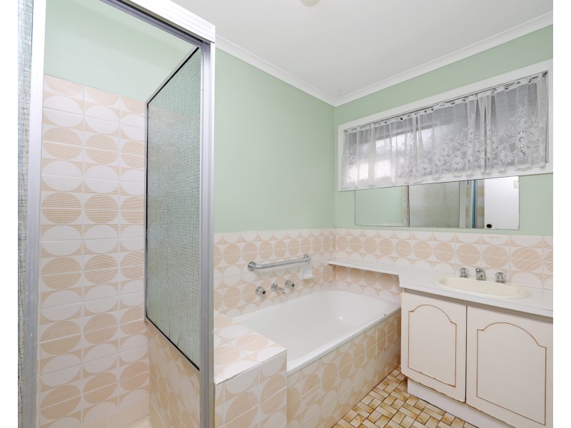 7 Goldsmith  Close, Endeavour Hills VIC 3802
