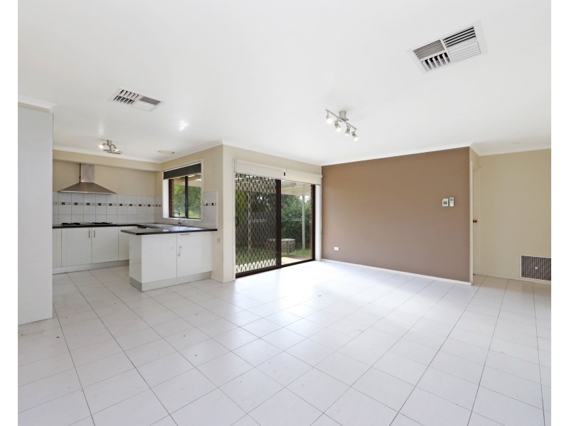 8 Settlers Court, Rowville VIC 3178